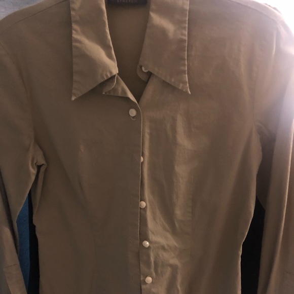 Button down blouse - Picture 2 of 3